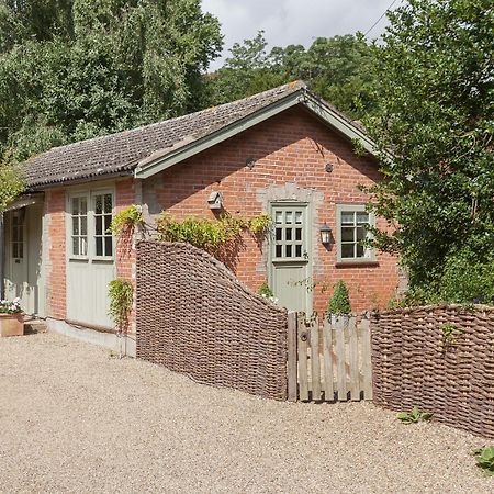 Вилла The Coach House Tattingstone Экстерьер фото