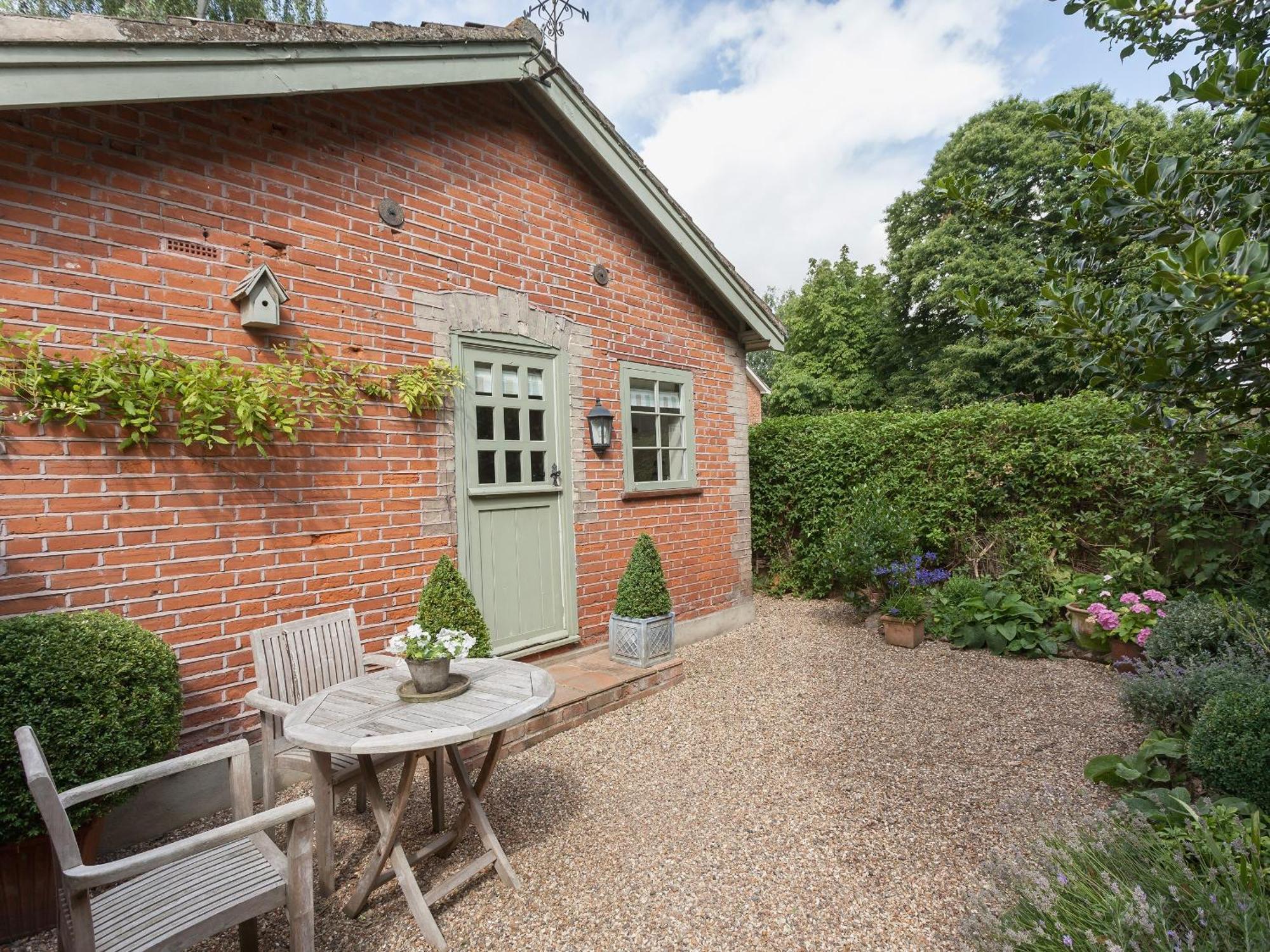 Вилла The Coach House Tattingstone Экстерьер фото